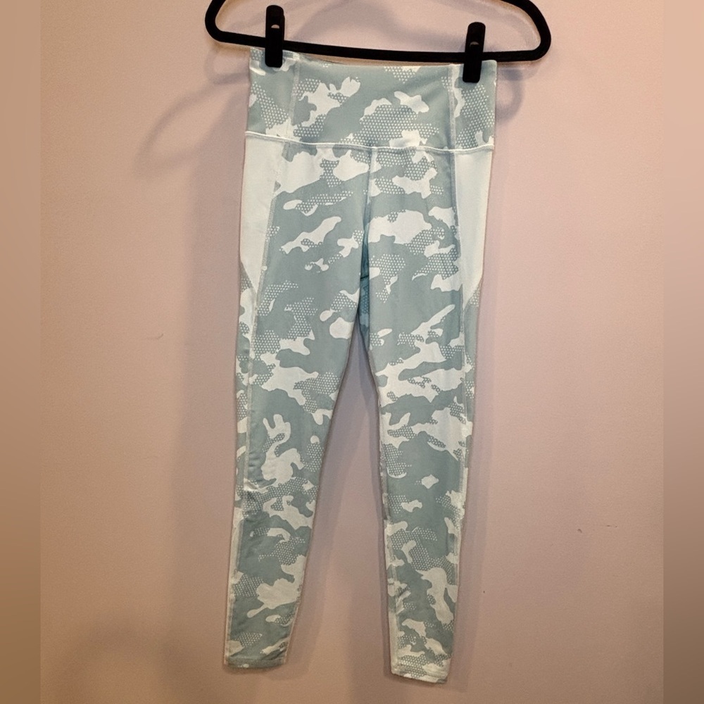 Under Armour Mint Camo Leggings Size Small Activewear Athleisure